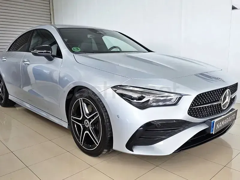 Usado Mercedes CLA220 190 CV (139 kW) 2025 Gris / plata Berlina