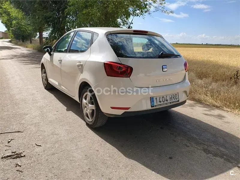 Usado Seat Ibiza Style 90 CV (66 kW) 2013 Blanco Berlina