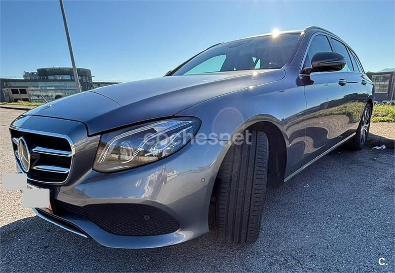 Gris / plata Usado 2020 Mercedes E300 Familiar | 31.900 € (Un poco caro) - Imagen 1/4