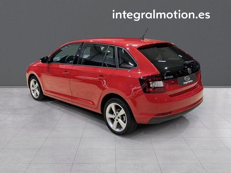 Usado Skoda Rapid Ambition 89 CV (65 kW) 2017 Rojo Berlina