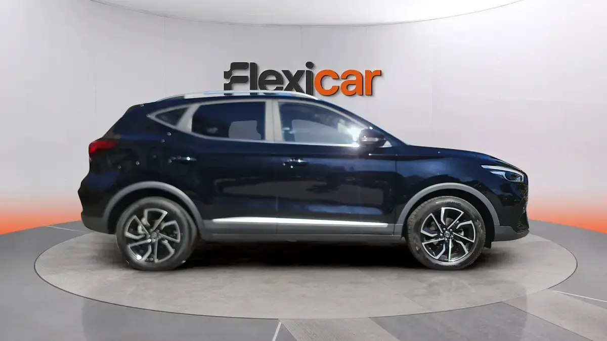 Usado MG ZS Luxury 111 CV (81 kW) 2023 Negro SUV