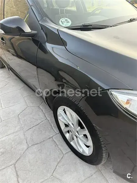 Usado Renault Mégane GrandTour Dynamique 110 CV (80 kW) 2012 Negro Familiar