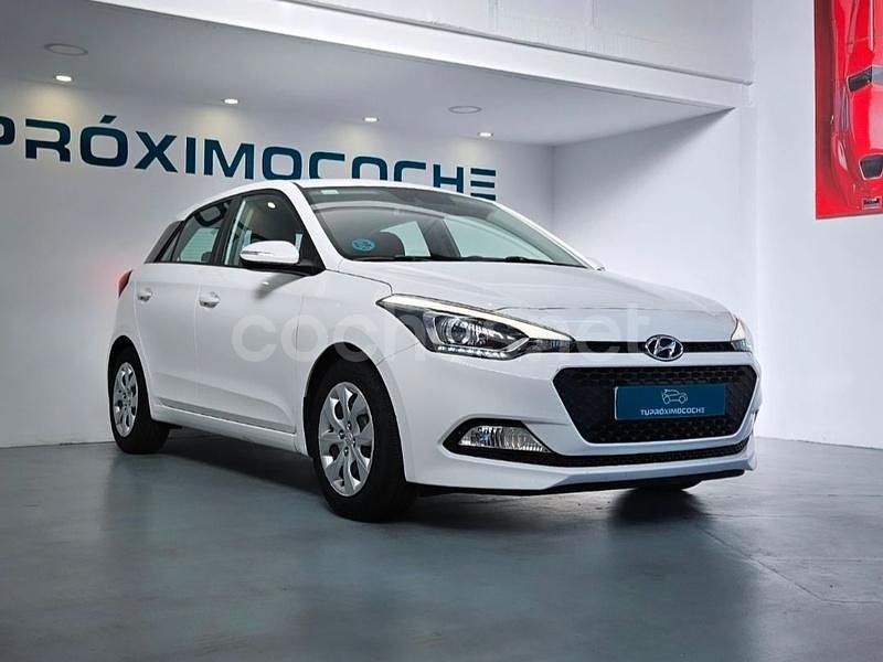 Usado Hyundai i20 84 CV (61 kW) 2016 Blanco Berlina