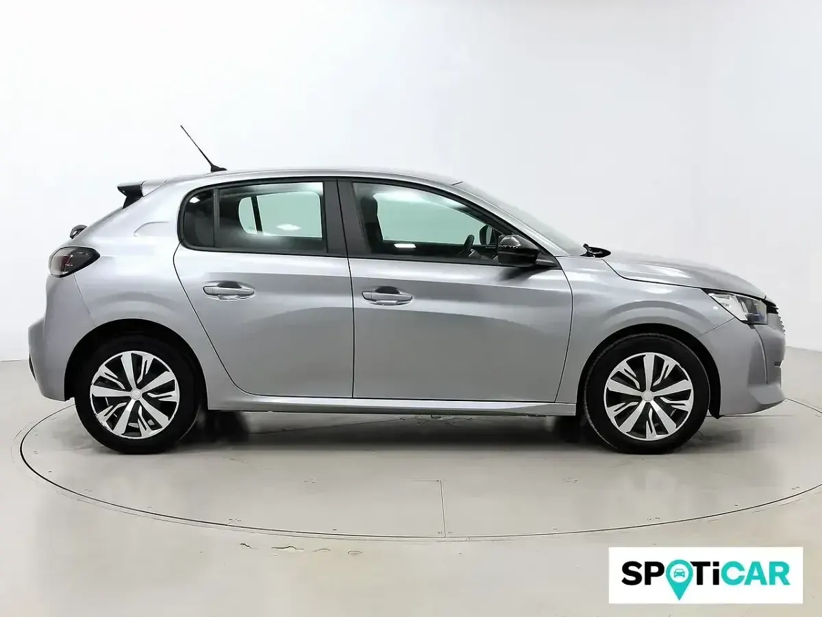 Usado Peugeot 208 Active 75 CV (55 kW) 2023 Gris Utilitario