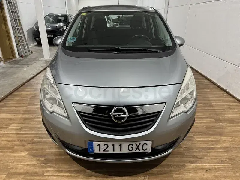 Usado Opel Meriva Cosmo 140 CV (102 kW) 2010 Gris / plata Monovolumen