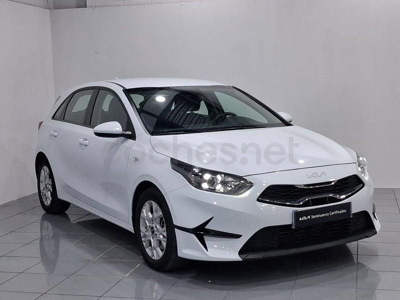 Usado Kia Ceed 120 CV (88 kW) 2024 Blanco Utilitario