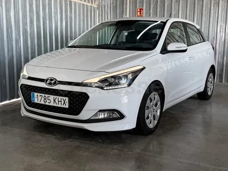 Usado Hyundai i20 GO! 84 CV (61 kW) 2018 Blanco Berlina