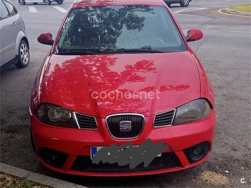 Rojo Usado 2005 Seat Ibiza Reference Berlina | 2400 € (Buen precio) - Imagen 1/4