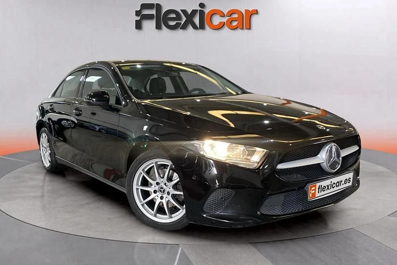Negro Usado 2019 Mercedes A180 Utilitario | 16.490 € (Buen precio) - Imagen 1/4