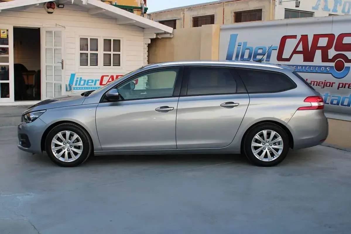 Begagnad Peugeot 308 SW Style 99 HK (72 kW) 2020 Grå Kombi