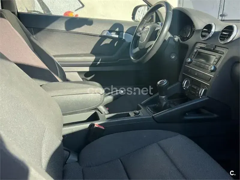 Usado Audi A3 Attraction 105 HP (77 kW) 2012 Preto Citadino