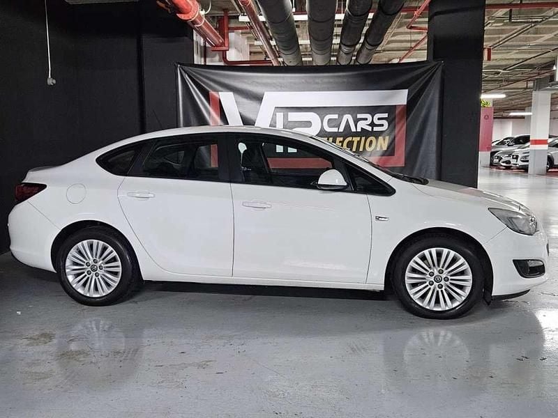 Usado Opel Astra Business 110 CV (80 kW) 2014 Blanco Berlina