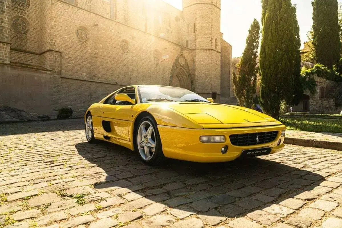 Usado Ferrari F355 381 CV (280 kW) 1995 Amarillo Coupe