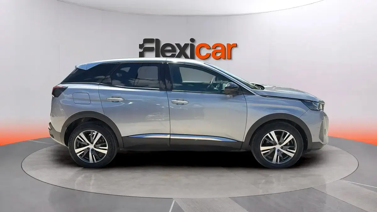 Usado Peugeot 3008 Allure 131 CV (96 kW) 2023 Gris SUV