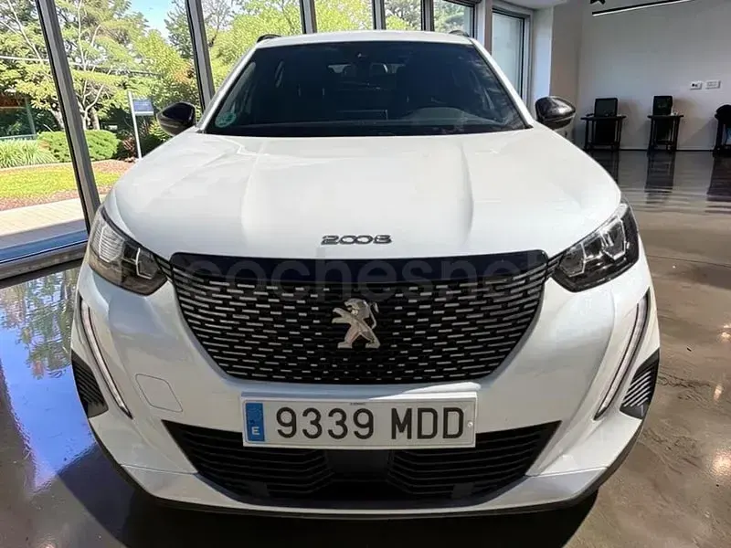 Usado Peugeot 2008 Allure 100 CV (73 kW) 2022 Blanco SUV