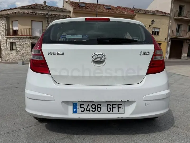 Usado Hyundai i30 Comfort 109 CV (80 kW) 2009 Blanco Berlina