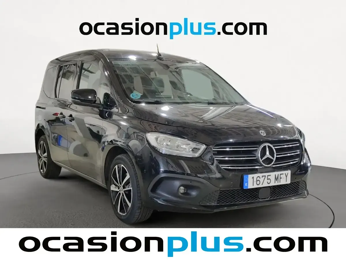 Usado Mercedes T180 116 CV (85 kW) 2023 Negro Monovolumen