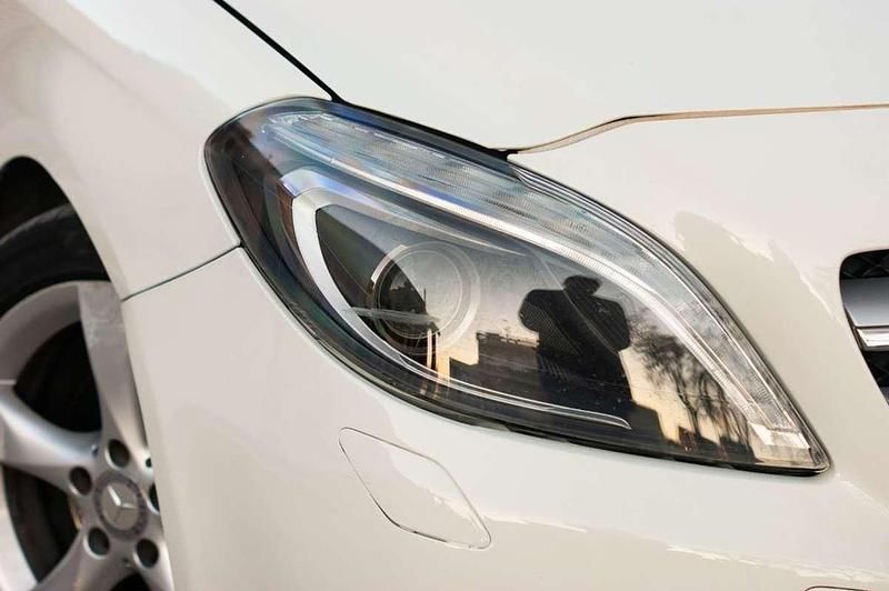 Usado Mercedes B180 109 CV (80 kW) 2013 Blanco Monovolumen