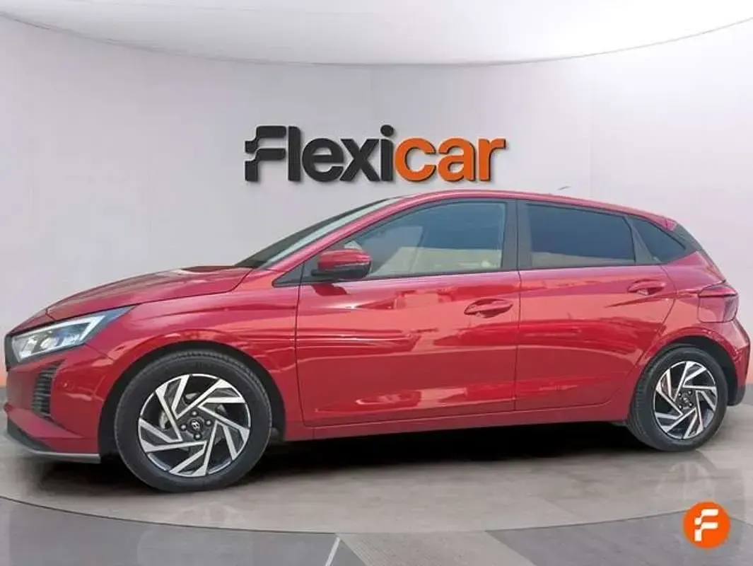 Usado Hyundai i20 101 CV (74 kW) 2024 Rojo Utilitario