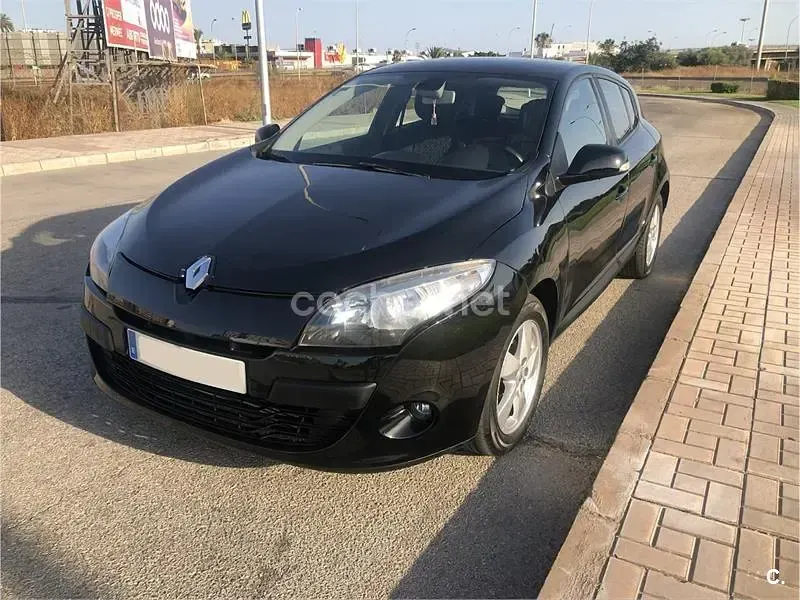 Usado Renault Mégane III Dynamique 115 CV (84 kW) 2013 Negro Berlina
