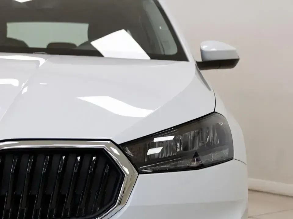 Usado Skoda Fabia Ambition 80 CV (58 kW) 2023 Blanco Utilitario