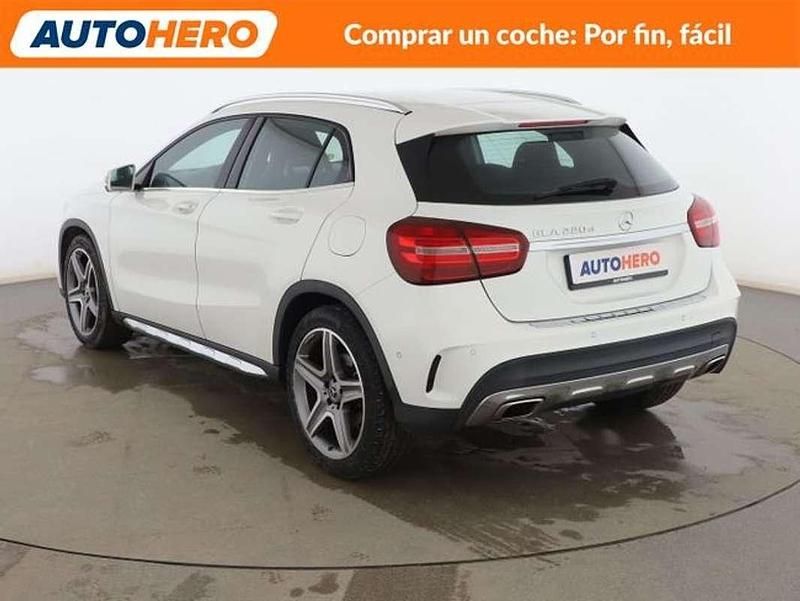 Usado Mercedes GLA220 AMG line 177 CV (130 kW) 2018 Blanco SUV