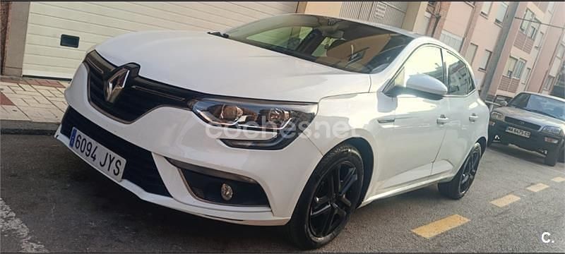Usado Renault Mégane IV Life 90 CV (66 kW) 2017 Blanco Berlina