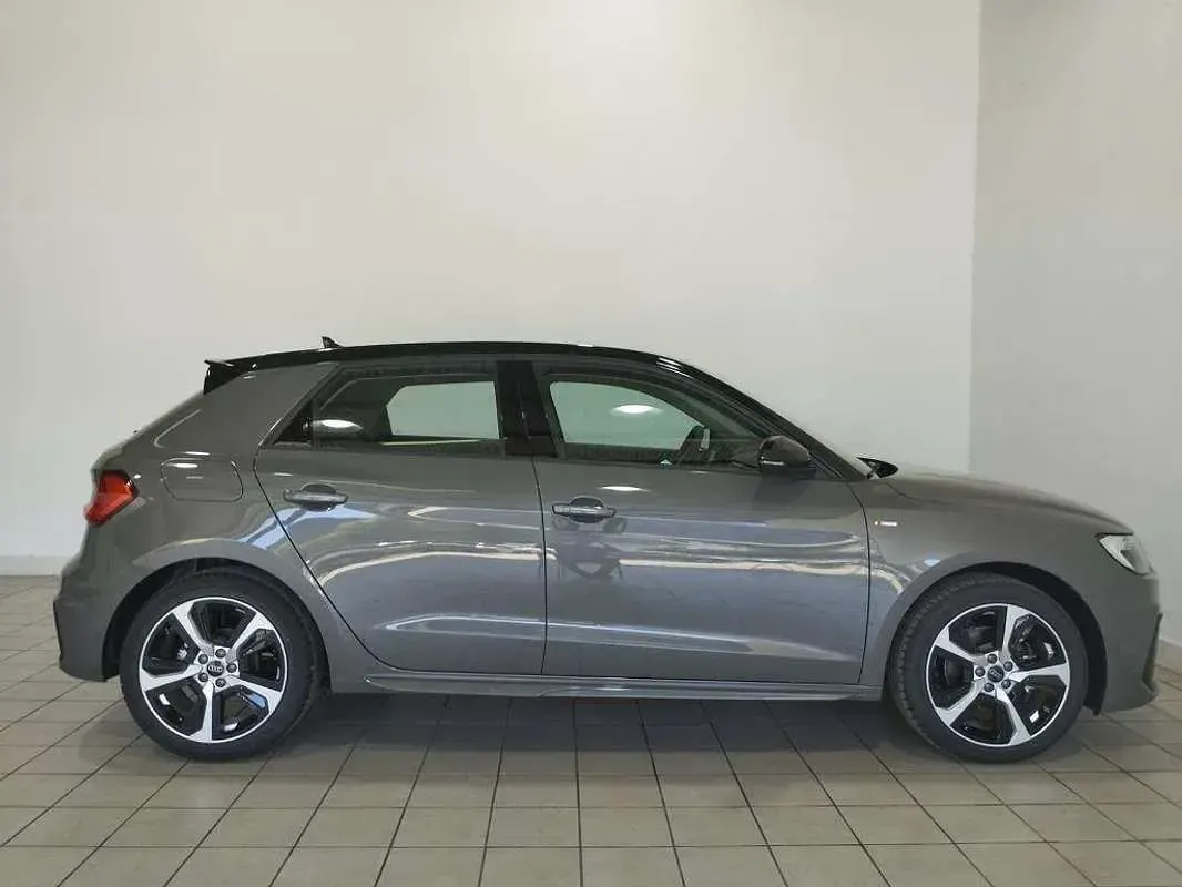 Usado Audi A1 Sportback 116 CV (85 kW) 2025 Gris Utilitario