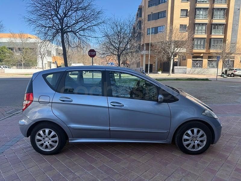 Usado Mercedes A180 Elegance 109 CV (80 kW) 2008 Azul Monovolumen