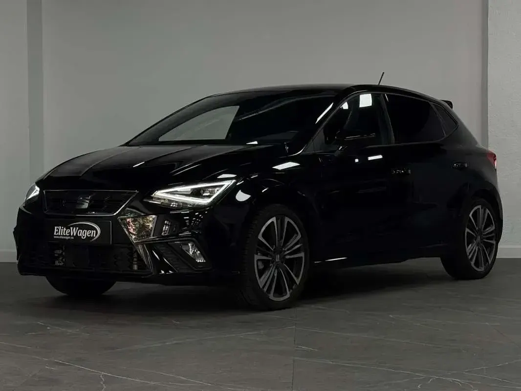 Usado Seat Ibiza FR 116 CV (85 kW) 2025 Negro Utilitario