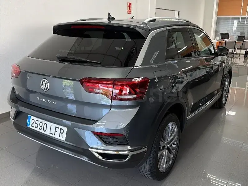 Usado VW T-Roc Sportline 150 CV (110 kW) 2020 Gris / plata SUV