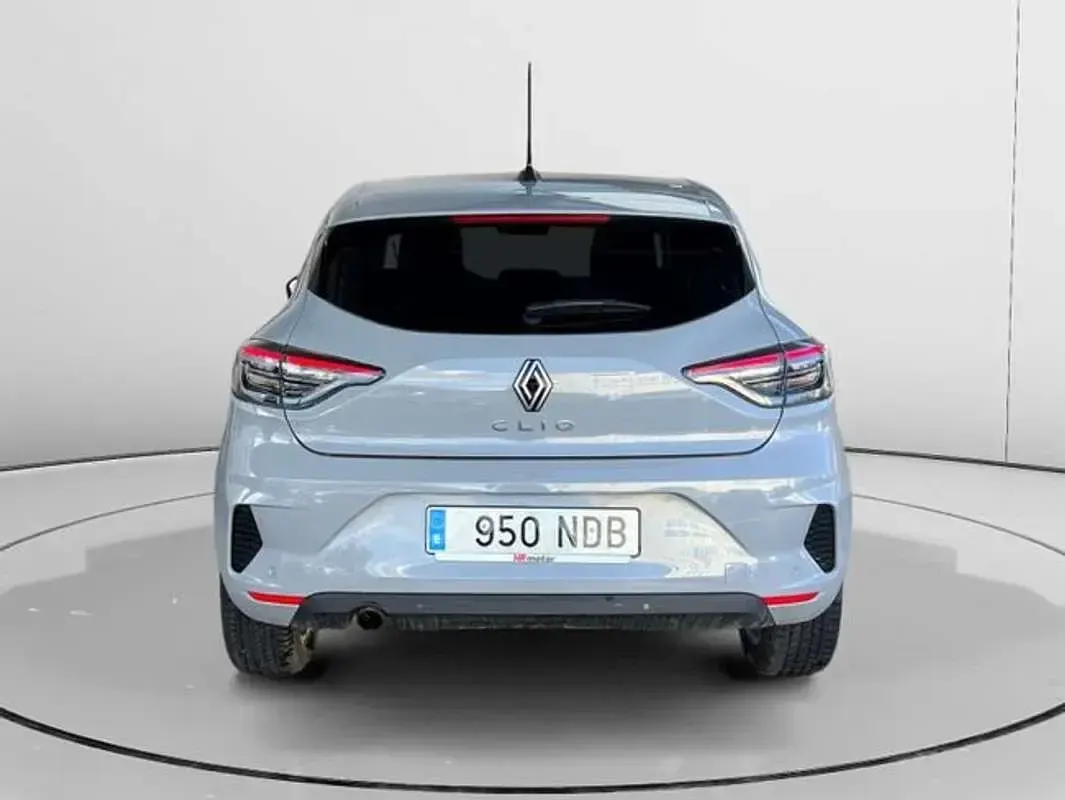 Usado Renault Clio Evolution 101 CV (74 kW) 2025 Gris Utilitario