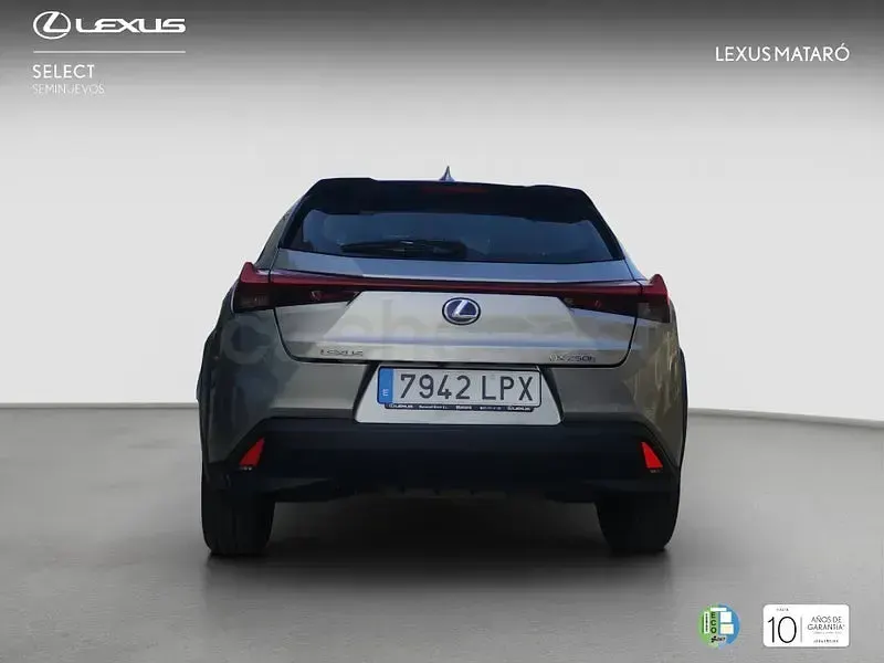 Usado Lexus UX Business Edition 184 CV (135 kW) 2021 Gris / plata SUV