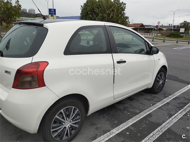 Begagnad Toyota Yaris Sol 90 HK (66 kW) 2007 Vit Halvkombi