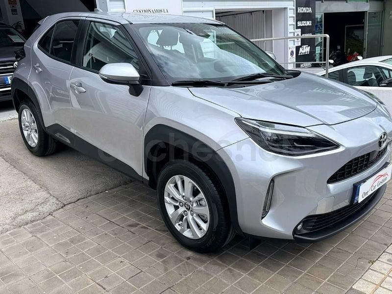 Usado Toyota Yaris Cross Active 116 CV (85 kW) 2024 Gris / plata SUV