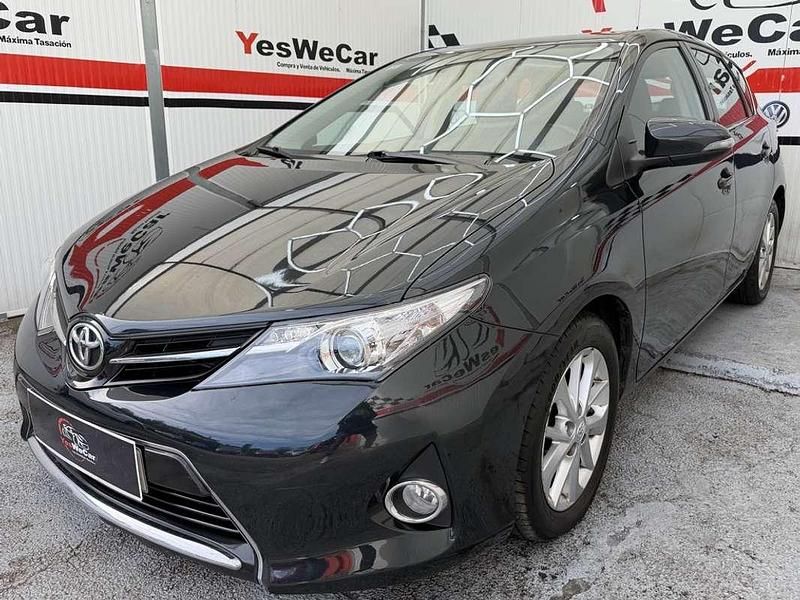 Usado Toyota Auris Active 124 CV (91 kW) 2013 Gris Utilitario