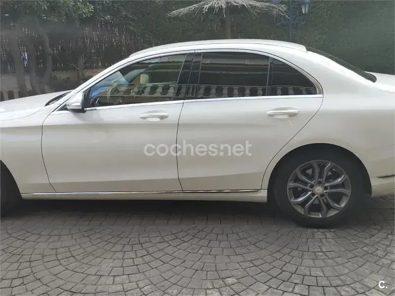 Usado Mercedes C220 170 CV (125 kW) 2014 Blanco Berlina