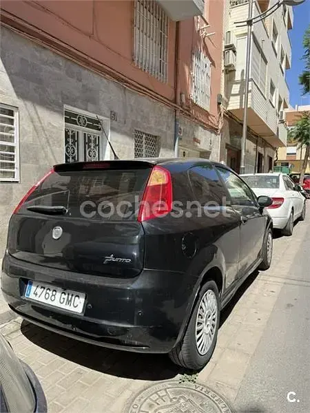 Usado Fiat Punto Classica 70 CV (51 kW) 2009 Negro Utilitario