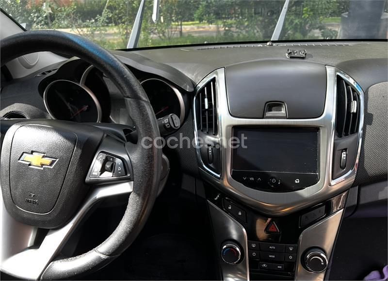 Usado Chevrolet Cruze LT 124 CV (91 kW) 2013 Blanco Familiar