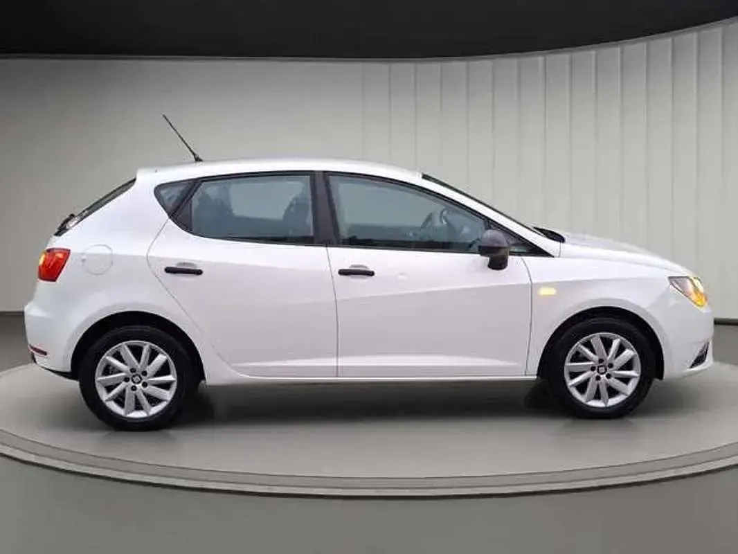 Usado Seat Ibiza Reference 90 CV (66 kW) 2016 Blanco Berlina