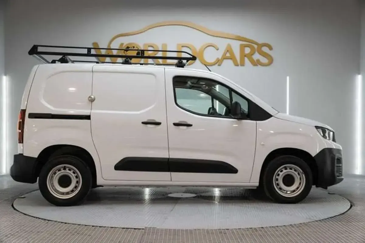Usado Peugeot Partner 101 CV (74 kW) 2023 Blanco Monovolumen