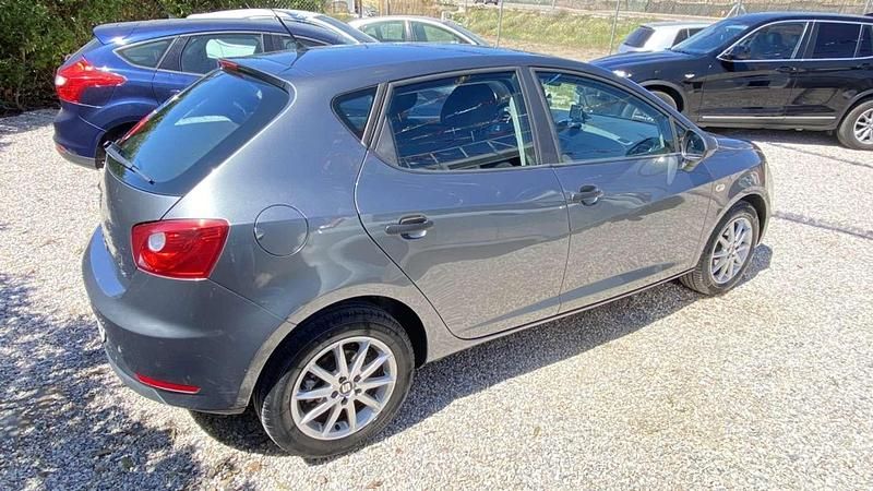 Käytetty Seat Ibiza Reference 90 HP (66 kW) 2014 Harmaa Viistoperä