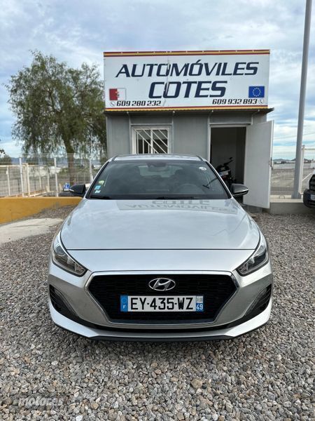 Usado Hyundai i30 136 CV (100 kW) 2018 Gris Berlina
