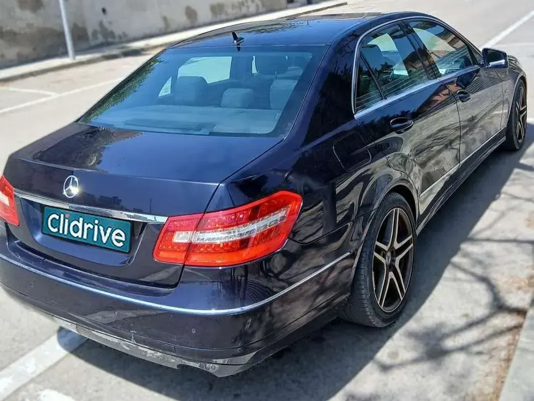 Usado Mercedes E220 170 CV (125 kW) 2010 Azul Berlina