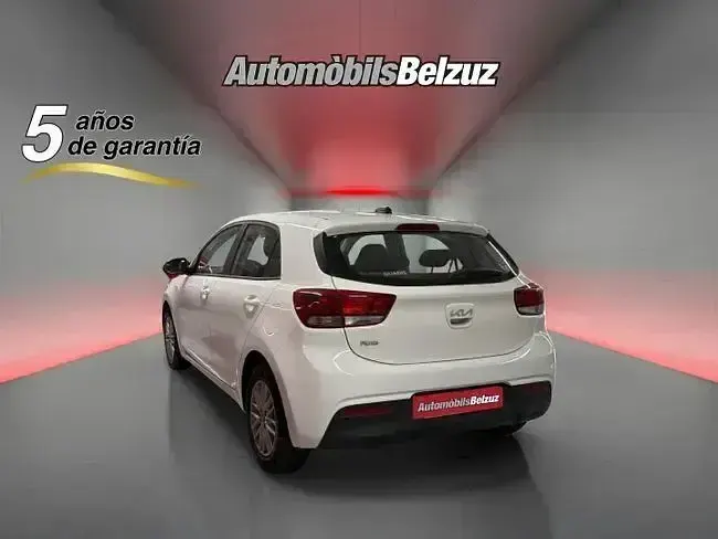 Usado Kia Rio 84 CV (61 kW) 2021 Blanco Utilitario