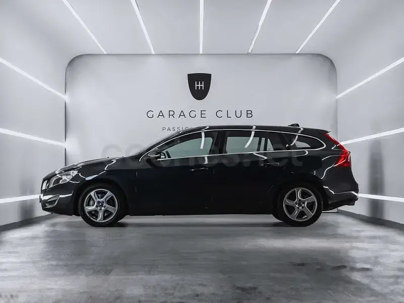 Usado Volvo V60 Momentum 203 CV (149 kW) 2012 Gris / plata Familiar