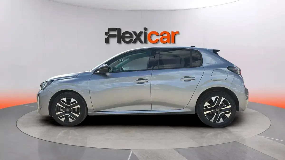 Usado Peugeot 208 Allure 101 CV (74 kW) 2025 Gris Utilitario