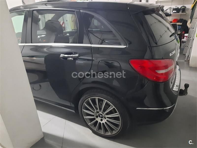 Usado Mercedes B200 136 CV (100 kW) 2013 Negro Monovolumen