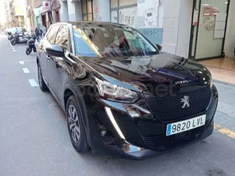 Usado Peugeot 2008 Active 110 CV (80 kW) 2021 Negro SUV