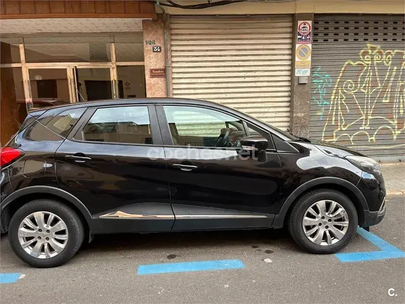 Usado Renault Captur Intens 90 CV (66 kW) 2013 Negro SUV